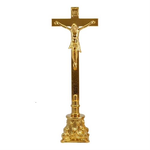 CROCE IN OTTONE DORATO SU BASE CAPITELLO H. 40,5 CM.