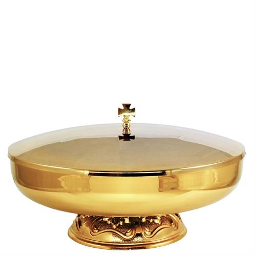 CIOTOLA IN OTTONE DORATO CON BASE BAROCCA E COPERCHIO Ø 23 CM.