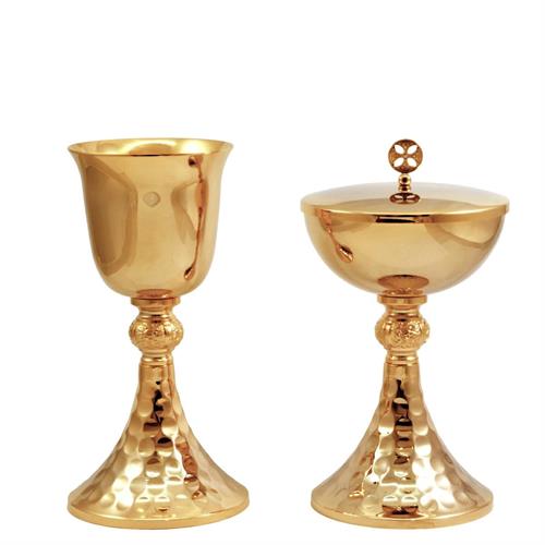 GOLD PLATED CHALICE AND CIBORIUM WITH HAMMERING AND CAST KNOP