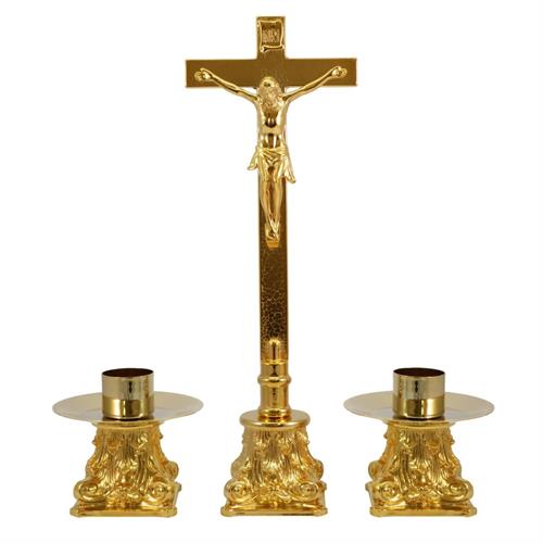 CROCE E CANDELIERI DORATI DA ALTARE SU BASE CAPITELLO h. 49 cm.