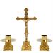 CROCE E CANDELIERI DA ALTARE DORATI SU BASE CAPITELLO h. 30 cm.