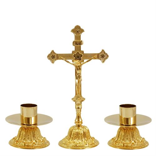 CROCE E CANDELIERI DA ALTARE DORATI SU BASE IN FUSIONE h. 30,5 c