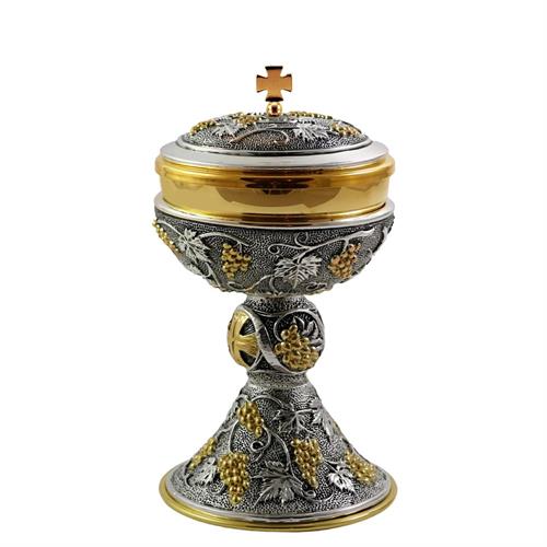 CIBORIUM WITH GRAPE MOTIF IN ATIQUE SILVER AND GOLD